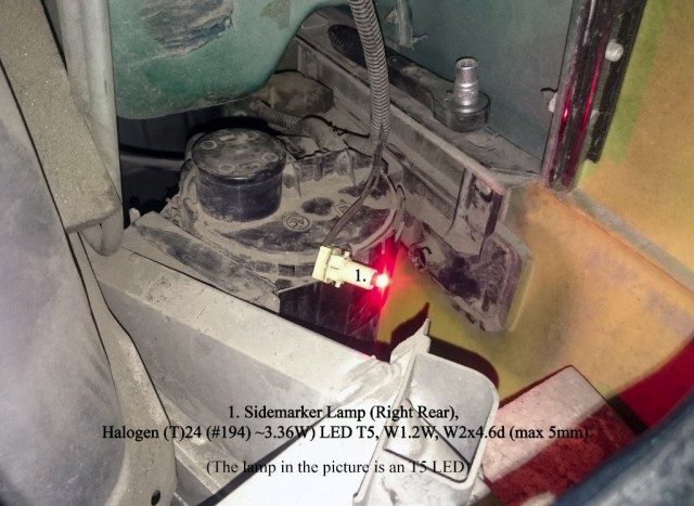 Sidomarkeringslampa höger bak, röd T5 LED på bilden.